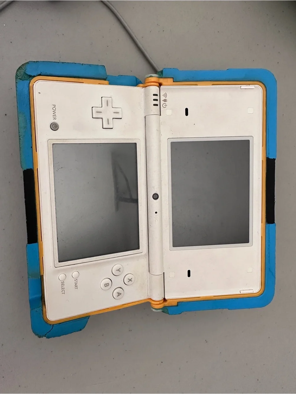 Nintendo DS Lite White with Blue Protective Case with 6 games